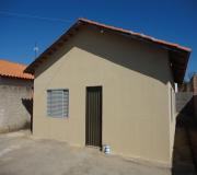 Casa para Venda, em Caldas Novas, bairro JARDIM PRIVÊ, 2 dormitórios, 2 banheiros, 1 suíte